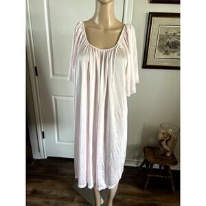 Vintage pink Miss Elaine nightgown size small